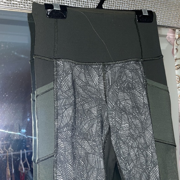 Lululemon leggings - Picture 8 of 8